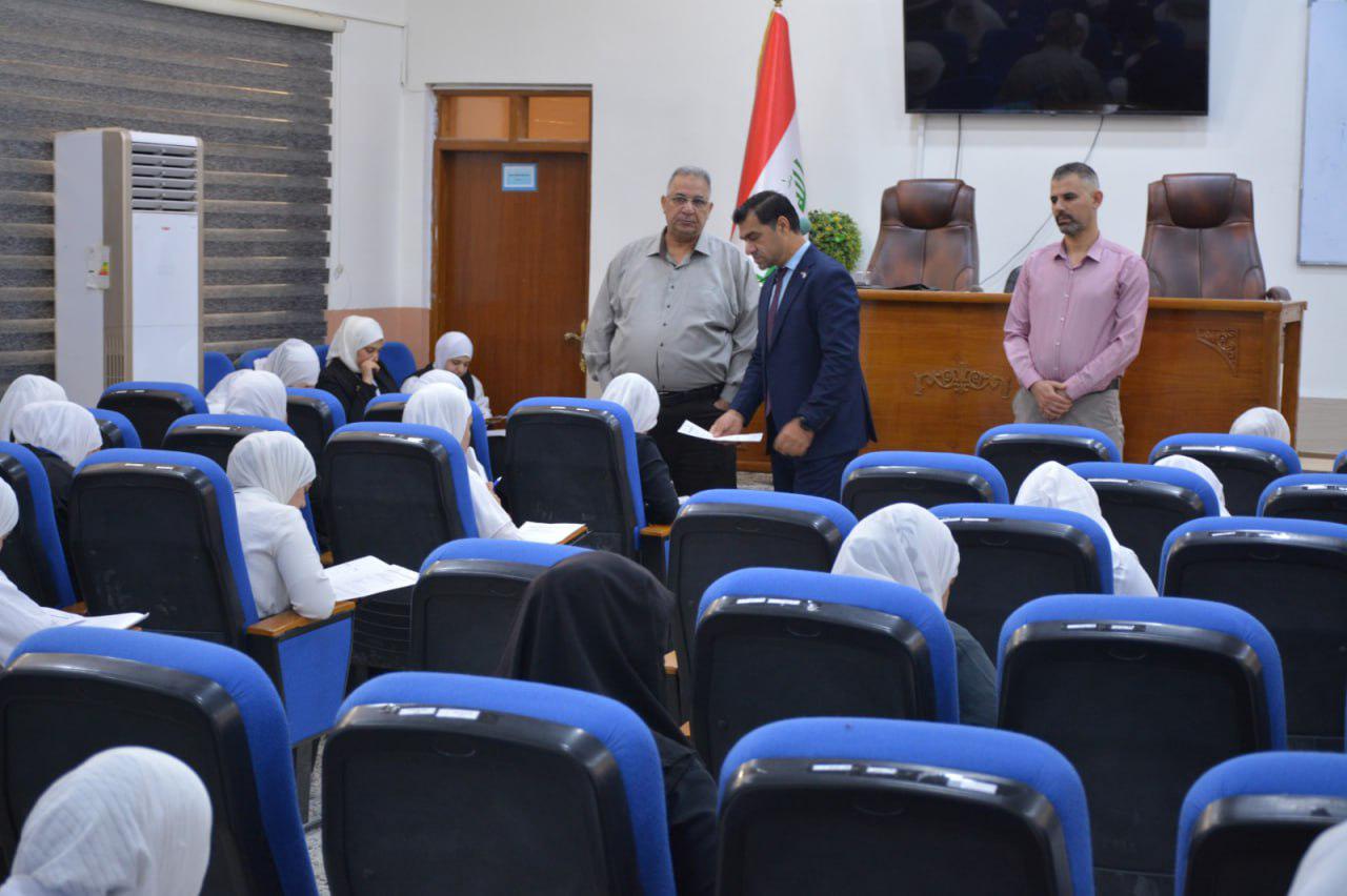 متابعة الإمتحانات النهائية لطلبة المراحل فوق الأولى