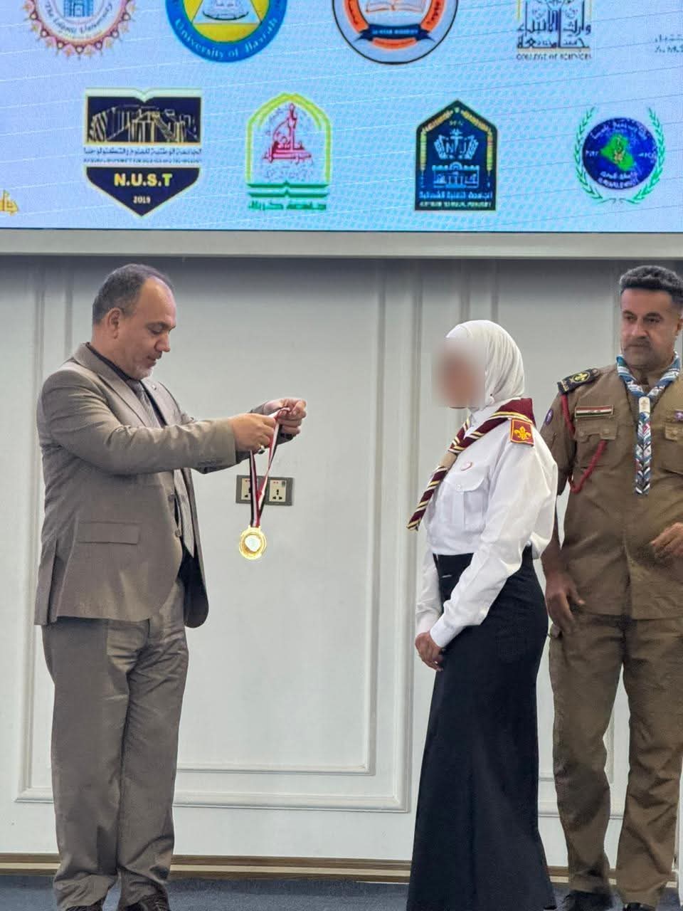 طالبة من كلية العلوم التطبيقية – هيت تمثّل جامعة الأنبار في الملتقى الجامعي لروّاد الأرهاط الذي استضافته جامعة البصرة