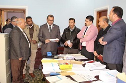 رئيس الجامعة يتفقد اللجان الامتحانية في كلية الزراعة
